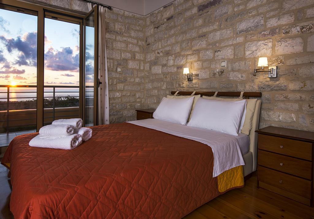 Enastron Villas Kyparissia Exterior foto