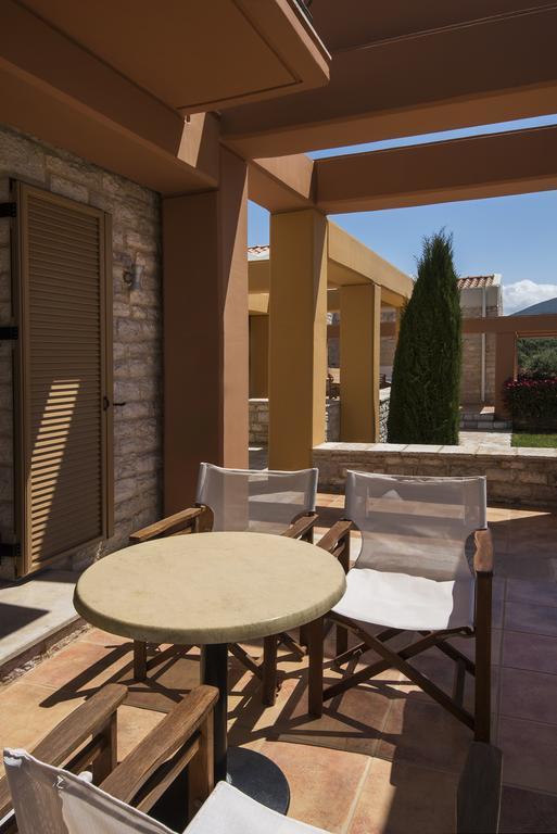 Enastron Villas Kyparissia Exterior foto