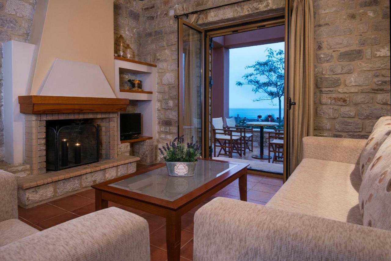Enastron Villas Kyparissia Exterior foto