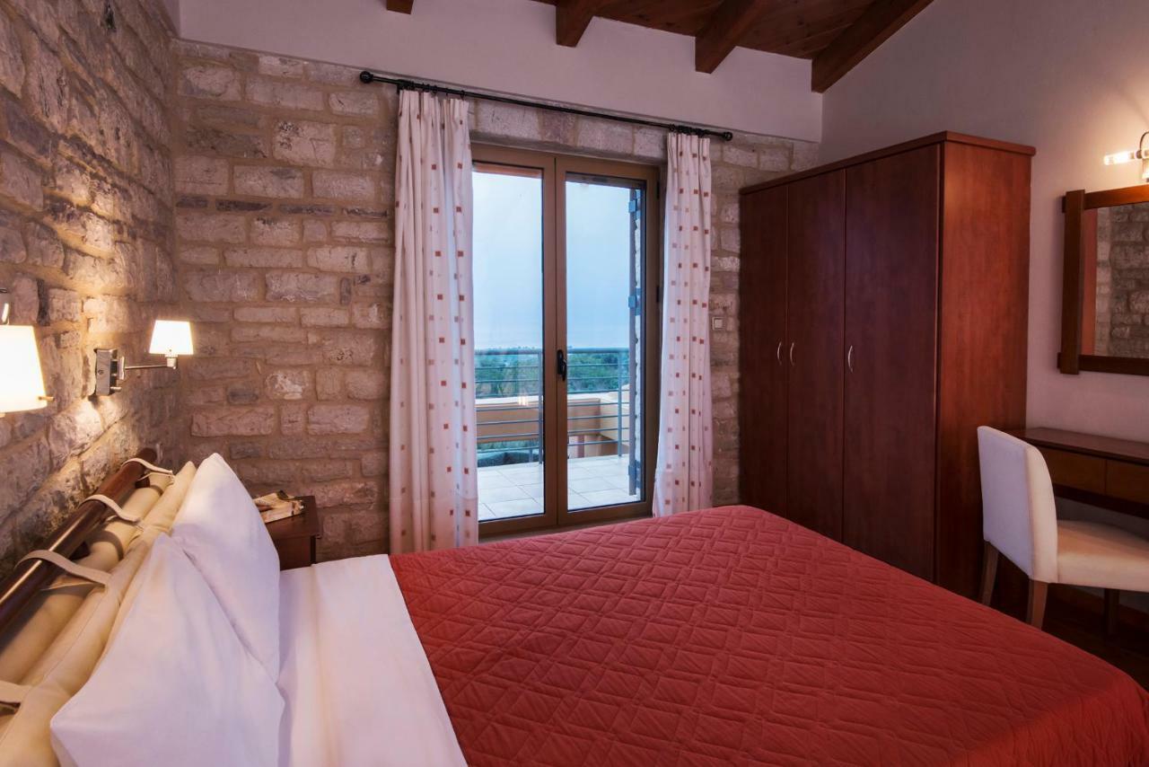 Enastron Villas Kyparissia Exterior foto