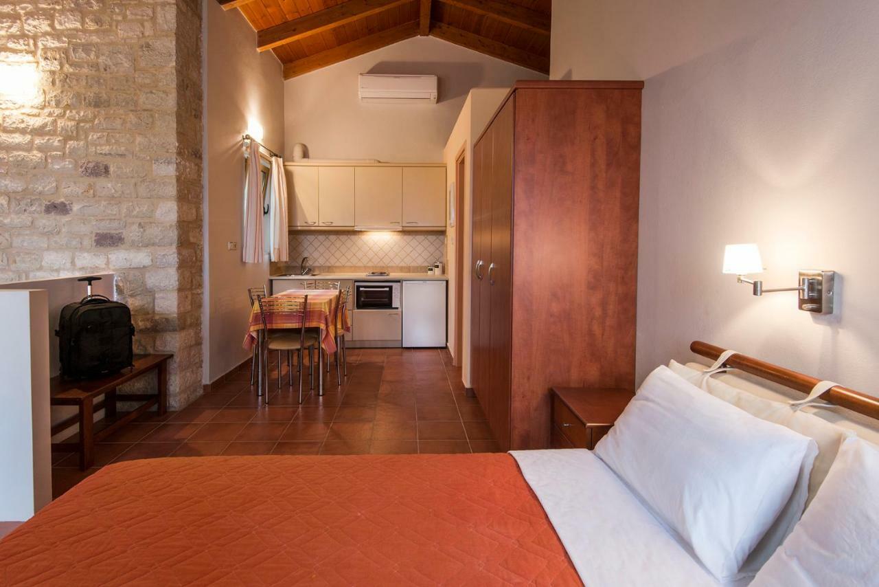 Enastron Villas Kyparissia Exterior foto