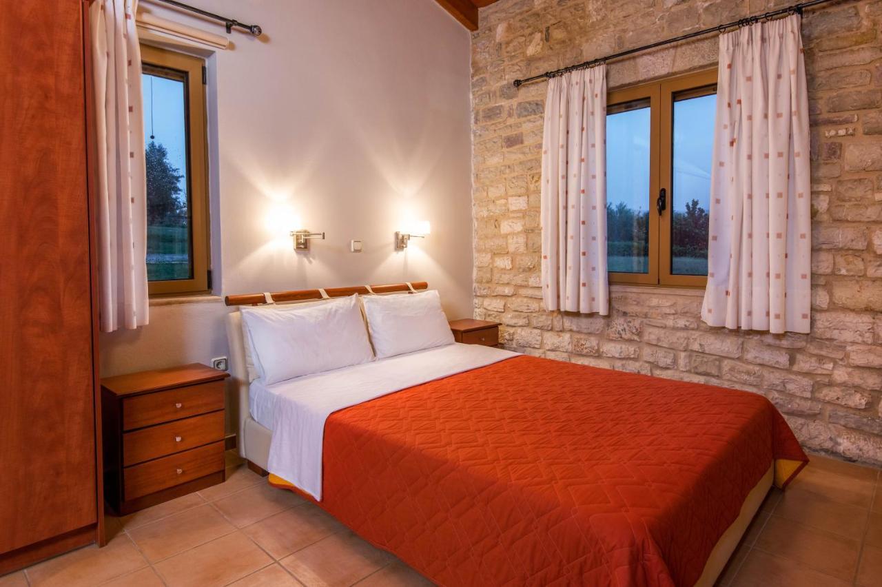 Enastron Villas Kyparissia Exterior foto